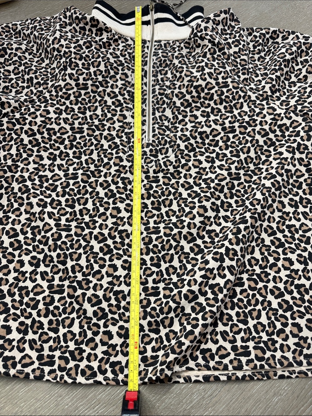 entro Woman’s Leopard Print Polo Zipper Top - Tan & Black Trim - Picture 7 of 7
